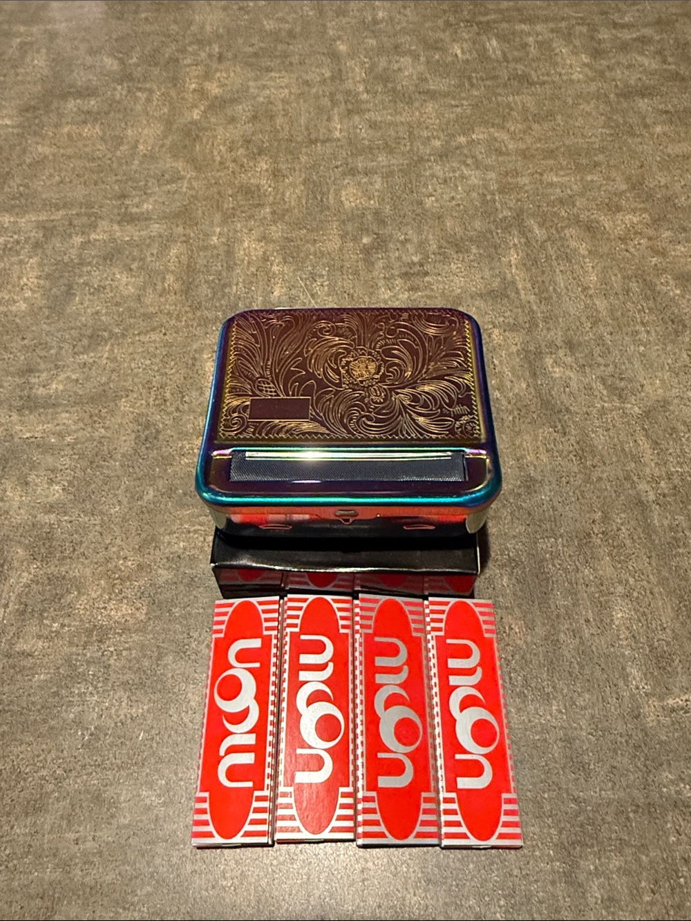 Premium Iridescent Purple Tobacco RollerCase with Decorative Engraving